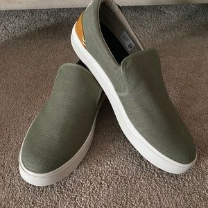 NWT Toms Ortholite slip on shoes size 12